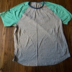 Old Navy Gray and Green Short Sleeve Tee